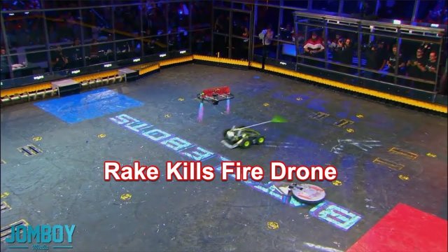 Robot z grabkami pokonuje drona ziejącego ogniem