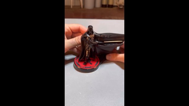 Darth Vader jako automatyczny podajnik do wykałaczek [WIDEO]