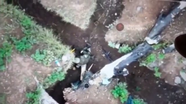 Granat zrzucony z drona unieszkodliwia rosyjskiego żołnierza w okopie