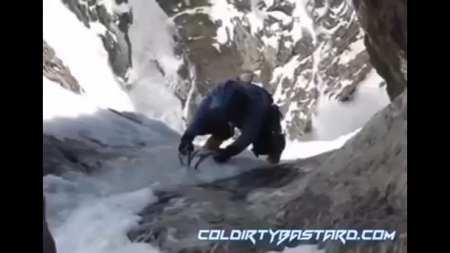 Alpinista w ostatniej chwili uratowany przez turystów przed pewną śmiercią [WIDEO]