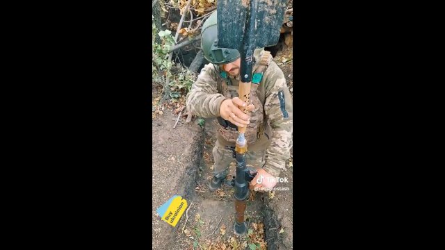 Ukraiński żołnierz strzelił z granatnika... łopatą! [WIDEO]