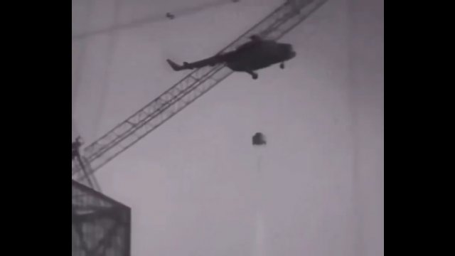 Katastrofa śmigłowca Mi-8 podczas dezaktywacji czernobylskiego reaktora w 1986 roku.