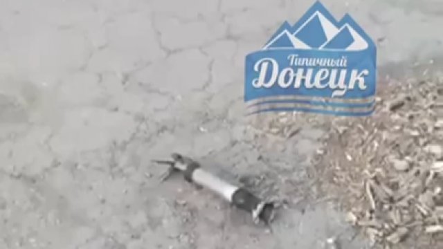 Moment uderzenia ukraińskiej rakiety Toczka-U