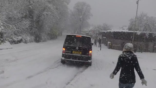 Chaos w Wielkiej Brytanii po opadach śniegu