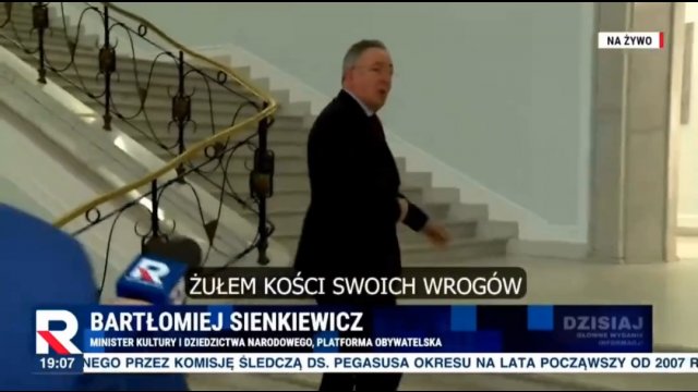 Co minister Sienkiewicz miał w woreczku? [WIDEO]