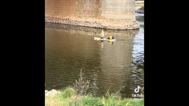 Korki go nie dotyczą. Tak kurier Glovo pokonał Wisłę, żeby dostarczyć zamówienie [WIDEO]