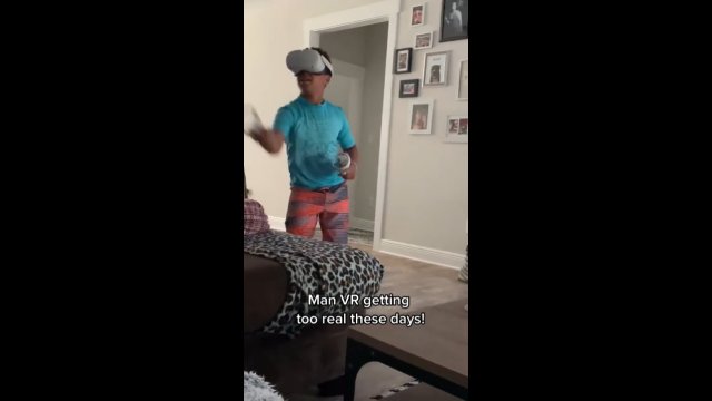 Chłopak podczas gry w VR znokautował siostrę. Matka siedziała na kanapie i wszystko nagrywała