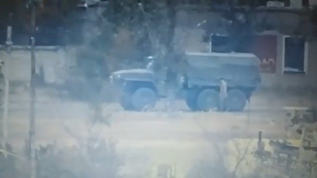 Rosyjski pojazd z zaopatrzeniem eksplodował razem z wsiadającym kierowcą