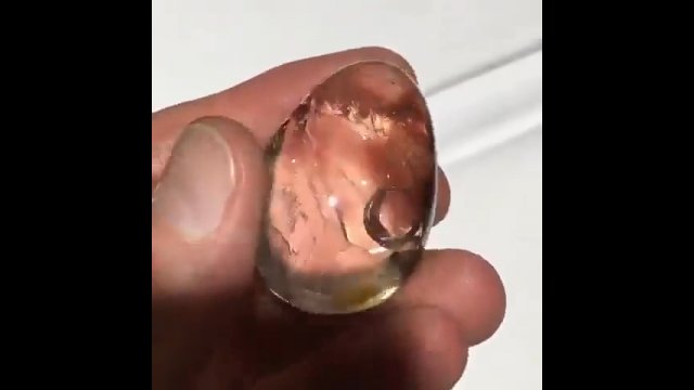 Kryształ, który zawiera wodę sprzed kilku milionów lat