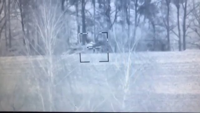 Tak wygląda ostrzał rosyjskiego pojazdu opancerzonego