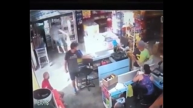 Mężczyzna z dzieckiem został porażony prądem w sklepie