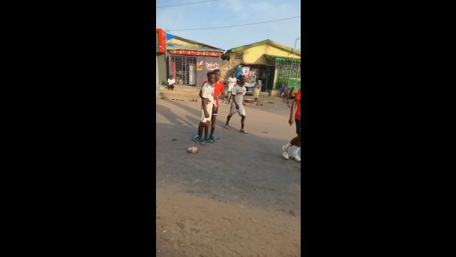 Dzieciaki grały w piłkę na środku ulicy. Od tego momentu znienawidzili motocyklistów