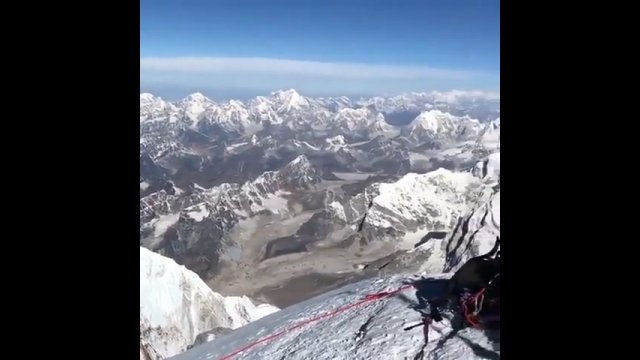 Jak wygląda widok z Mount Everestu przy pięknej pogodzie