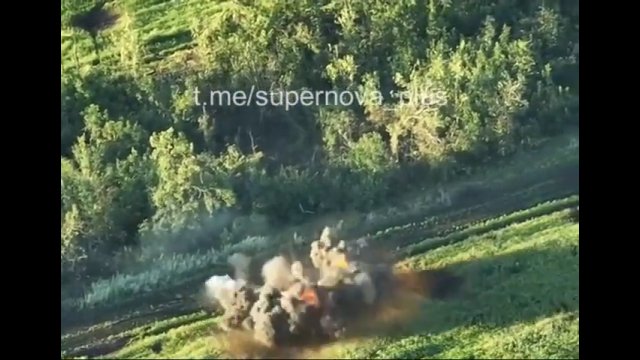 Rosyjski pojazd opancerzony wyleciał w powietrze po najechaniu na minę