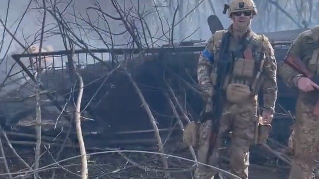 Amerykańscy weterani odbijają ukraińską wioskę