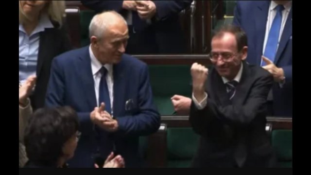 Kamiński wszedł na salę sejmową i pokazał gest Kozakiewicza w kierunku posłów KO!