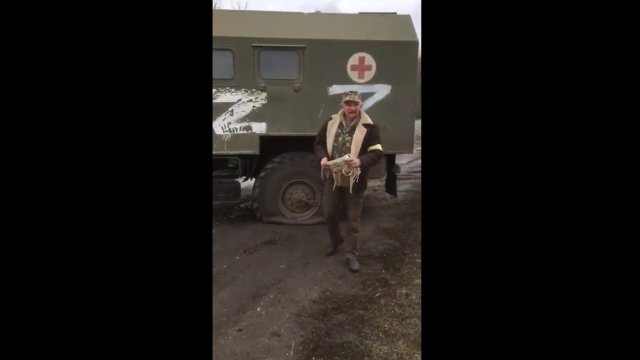 Okupanci rosyjscy wykorzystują pojazdy medyczne do transportu amunicji.