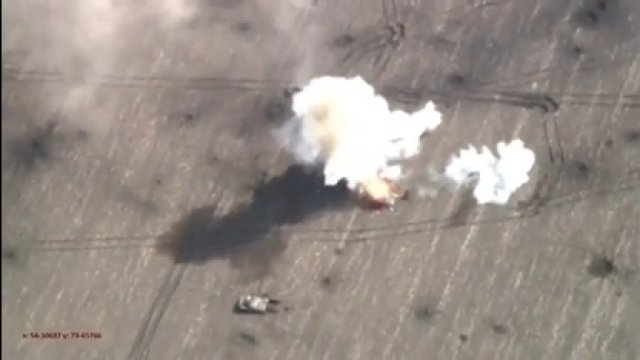 Rosyjski czołg eksplodował od bezpośredniego trafienia ukraińskiej artylerii