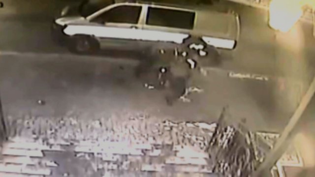 Policjanci w Oławie pobili mężczyznę pod hotelem. Zaczęli go nieludzko pałować [WIDEO]