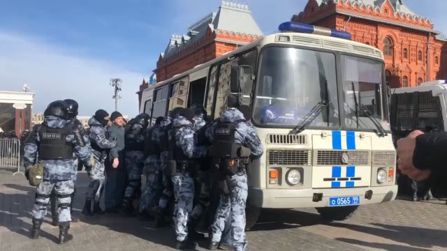 Masowe aresztowania w centrum Moskwy