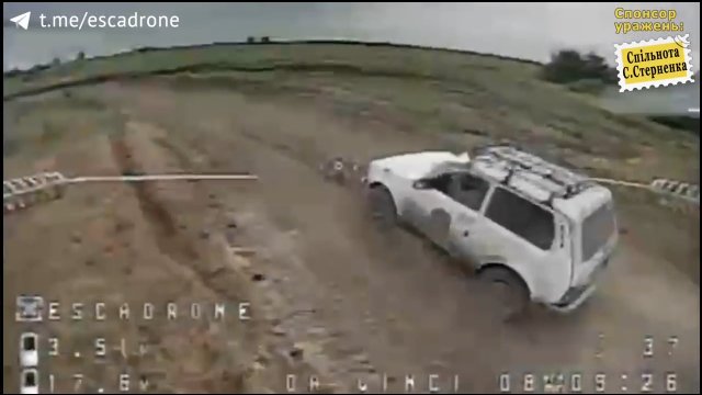 Dron kamikadze uderzył prosto w kierowcę. Rosjanin nie miał czasu na reakcję