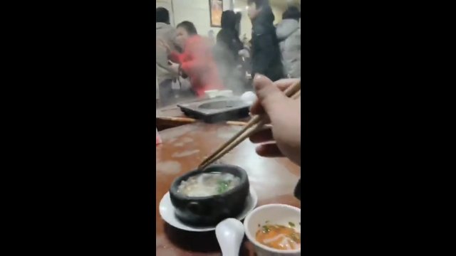 Bójka w restauracji pomiędzy Tajwańczykami, a grupą chińskich turystów