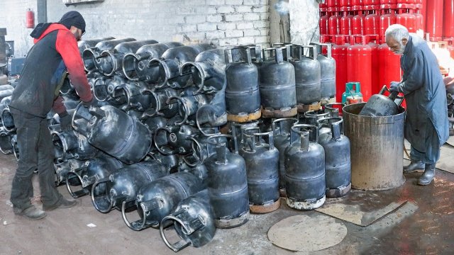 Prawdziwa bomba z Pakistanu, czyli produkcji butli LPG