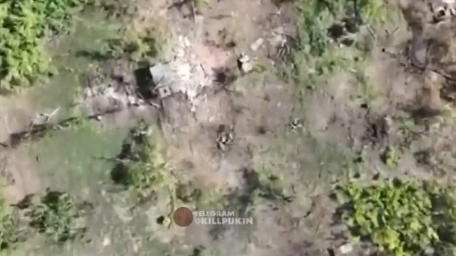 Rosyjscy żołnierze postanowili "złapać" bombę z drona.