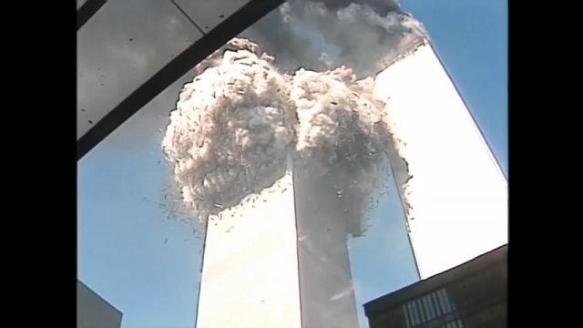 Nagranie pokazujące ucieczkę przed zawaleniem się jednej z wieży World Trade Center w 2001r.