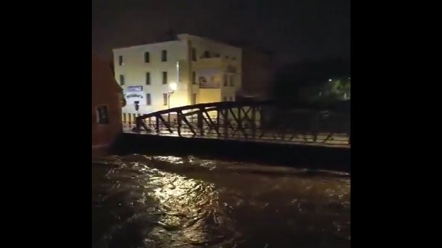 Nie da się już nic zrobić. Kłodzko za chwile znajdzie się pod wodą? [WIDEO]