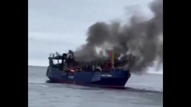 Rosjanie na Bałtyku zatopili własny trwaler rybacki [WIDEO]