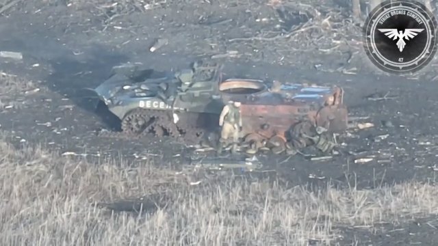 Rosyjski pojazd opancerzony eksplodował po uderzeniu przez udrona kamikadze