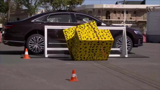 Audi A8 może zareagować na potencjalne zderzenie boczne, podnosząc zawieszenie o 8 cm