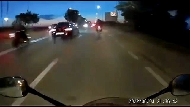 Masakra na drodze! Motocyklista wykazał się kompletnym brakiem wyobraźni