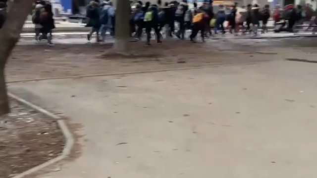 W Charkowie rozpoczęła się ewakuacja studentów zagranicznych z miasta.