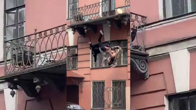 Rosyjska kłótnia na balkonie z kartonu