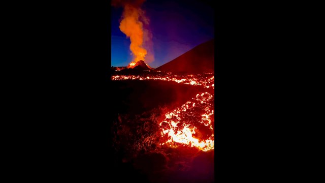 Erupcja wulkanu Fagradalsfjall na Islandii. Był uśpiony przez 800 lat