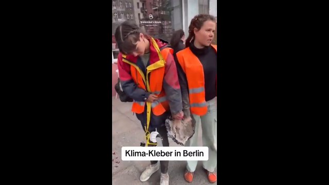 Aktywista PRZYKLEIŁ się do asfaltu w Berlinie. Został wycięty z kawałkiem jezdni