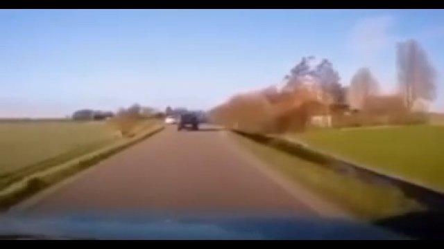 "Patrz kochanie, jak szybko dogonię to auto" [WIDEO]