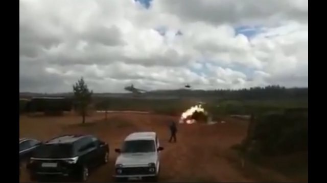 Dramatyczne wydarzenie. Rosyjski helikopter przypadkowo strzela do obserwatorów! [WIDEO]