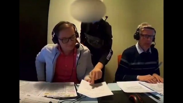 WYCIEKŁO NAGRANIE! Babiarz czytał wiadomość od Kurskiego na antenie TVP! [WIDEO]