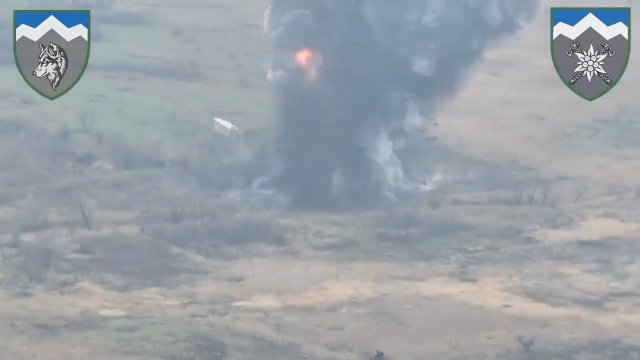 Ukraiński 8. batalion szturmowy górski zniszczył rosyjski pojazd załadowany amunicją