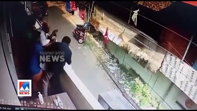 Mężczyzna uratował gościa, który zemdlał na balkonie i prawie z niego wypadł