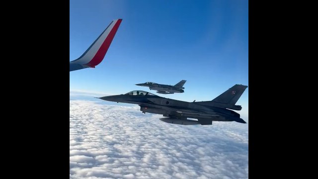 F-16 eskortowały polskich piłkarzy do południowej granicy