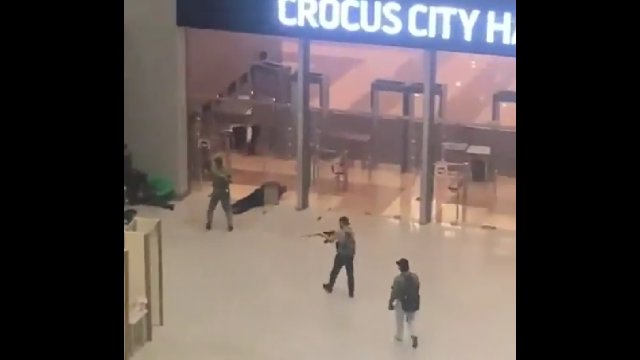 Zamach terrorystyczny w Moskwie. Strzały i wybuch w sali koncertowej +18 [WIDEO]