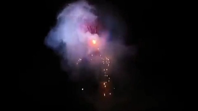 Odpalanie fajerwerków z balonu na ogrzane powietrze