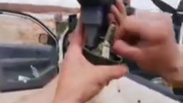 Ukraińscy żołnierze pokazują jak nie montować granatu do drona