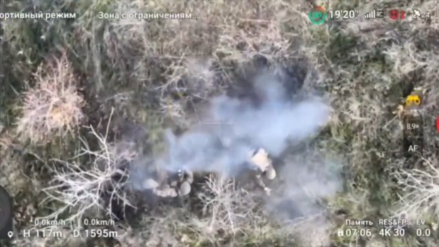 Rosyjscy żołnierze zostali zaatakowani za pomocą kilku uzbrojonych dronów