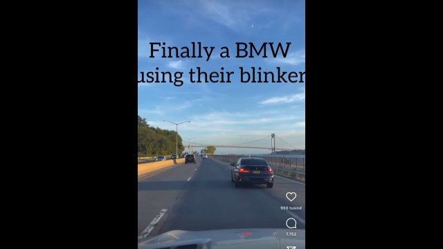Kierowca BMW w końcu użył kierunkowskazów. Niestety nie do końca wie jak działają