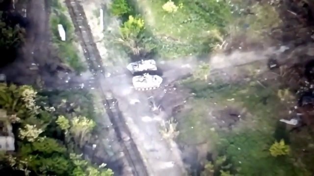 Rosyjski pojazd zniszczony przez minę we wschodniej Ukrainie